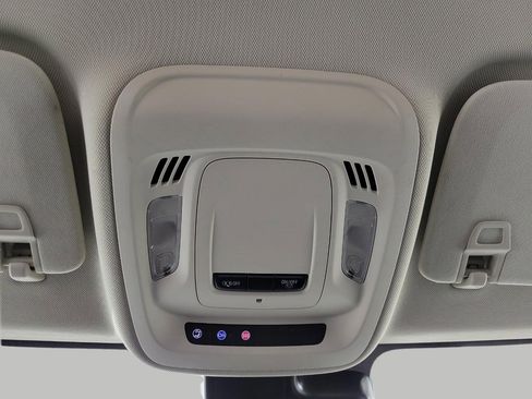 Used 2023 Buick Envision Essence image 18