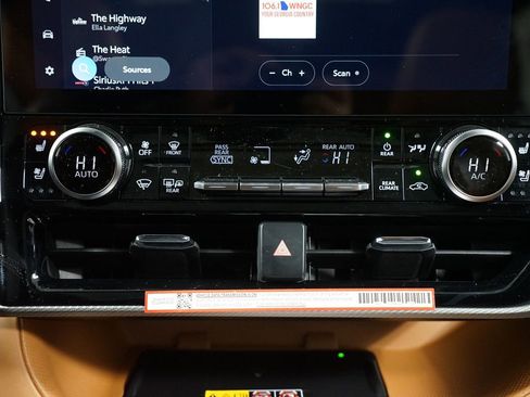 New 2026 Toyota Highlander Platinum image 21