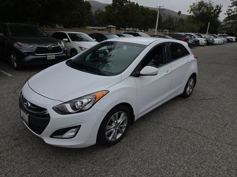 Used 2015 Hyundai Elantra GT FWD image 1