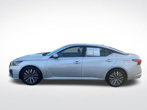 Used 2023 Nissan Altima 2.5 SV image 4