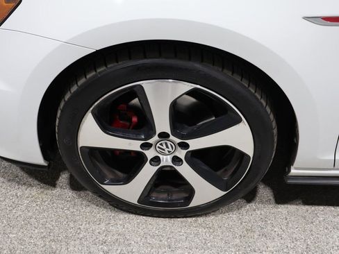 Used 2017 Volkswagen Golf S image 7