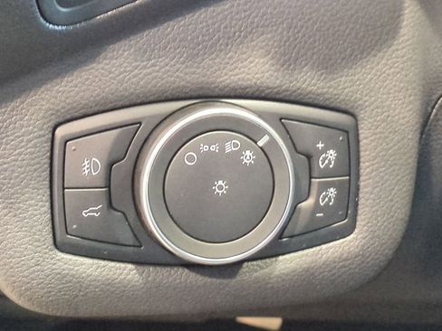 Used 2018 Ford Escape SE image 17