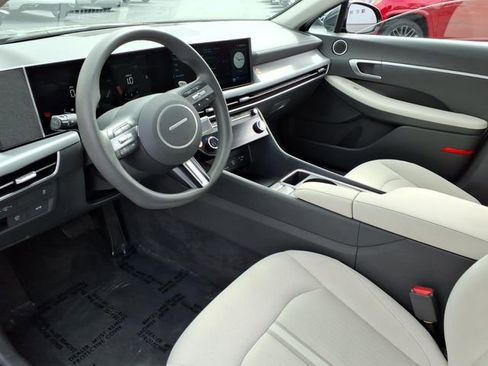 Used 2025 Hyundai Sonata SEL FWD image 10