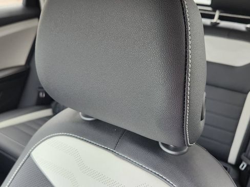 New 2026 Volkswagen Taos SEL AWD/4WD image 5