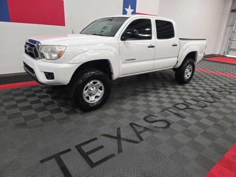 Used 2015 Toyota Tacoma PreRunner w/ SR5 Package image 3