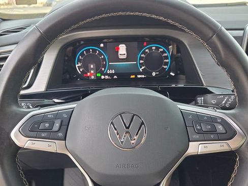 Used 2024 Volkswagen Atlas Cross Sport SE FWD image 23