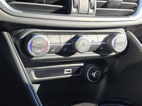 Used 2022 Alfa Romeo Giulia Ti image 23