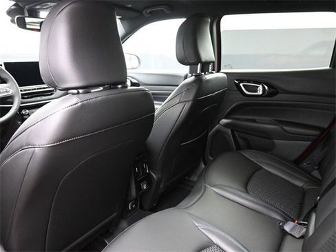 New 2026 Jeep Compass Latitude image 16