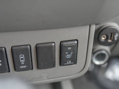 Used 2021 Nissan Frontier SV w/ Midnight Edition Floor Mats image 18