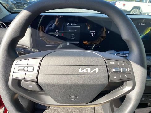 New 2025 Kia K4 LXS image 12