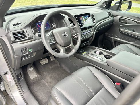 Used 2025 Honda Passport TrailSport image 10