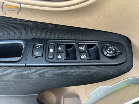 Used 2018 Jeep Renegade Latitude image 32