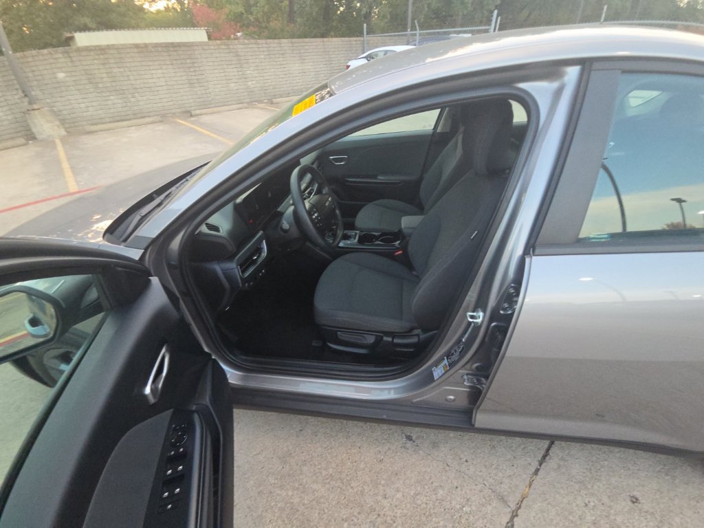 Used 2025 Kia K4 FWD image 4