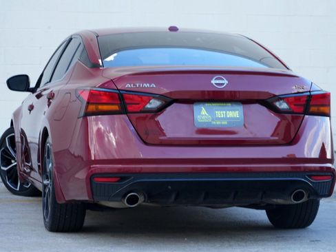 Used 2024 Nissan Altima 2.5 SR w/ SR Premium Package FWD image 5