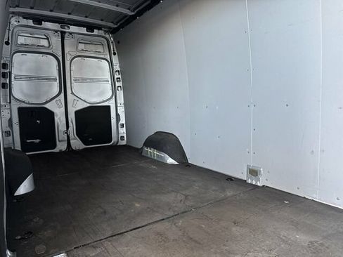 Used 2023 Mercedes-Benz Sprinter 2500 image 16