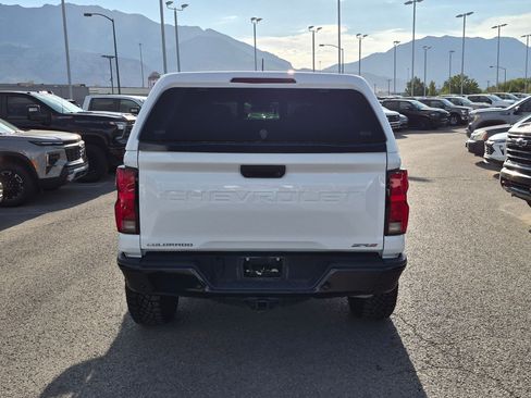 Used 2024 Chevrolet Colorado ZR2 w/ Technology Package AWD/4WD image 4