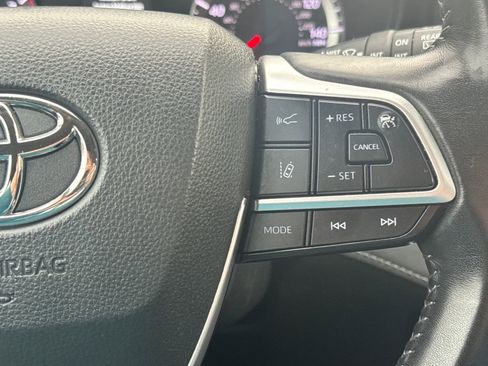 Used 2022 Toyota Highlander LE image 21