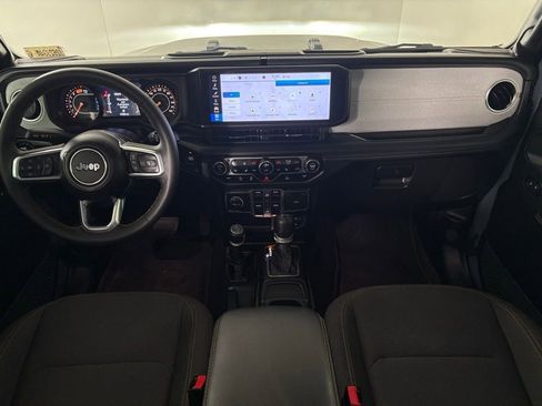 Used 2024 Jeep Wrangler Unlimited Sahara AWD/4WD image 30