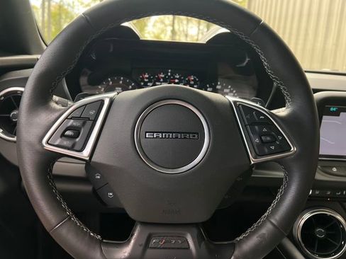 Used 2017 Chevrolet Camaro SS image 18