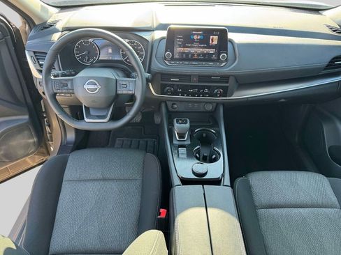 Used 2025 Nissan Rogue SV image 12