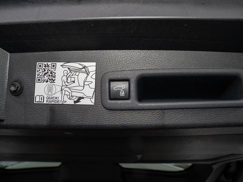 Used 2021 Toyota Sienna XLE image 6