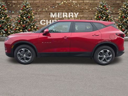 Used 2025 Chevrolet Blazer LT image 2