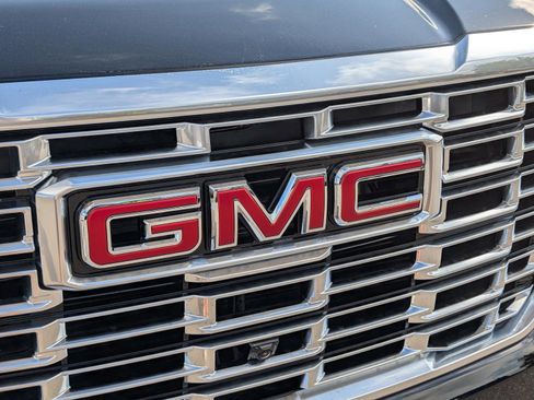 Used 2025 GMC Yukon Denali AWD/4WD image 5