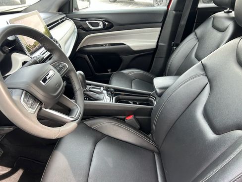 Used 2025 Jeep Compass Limited AWD/4WD image 9