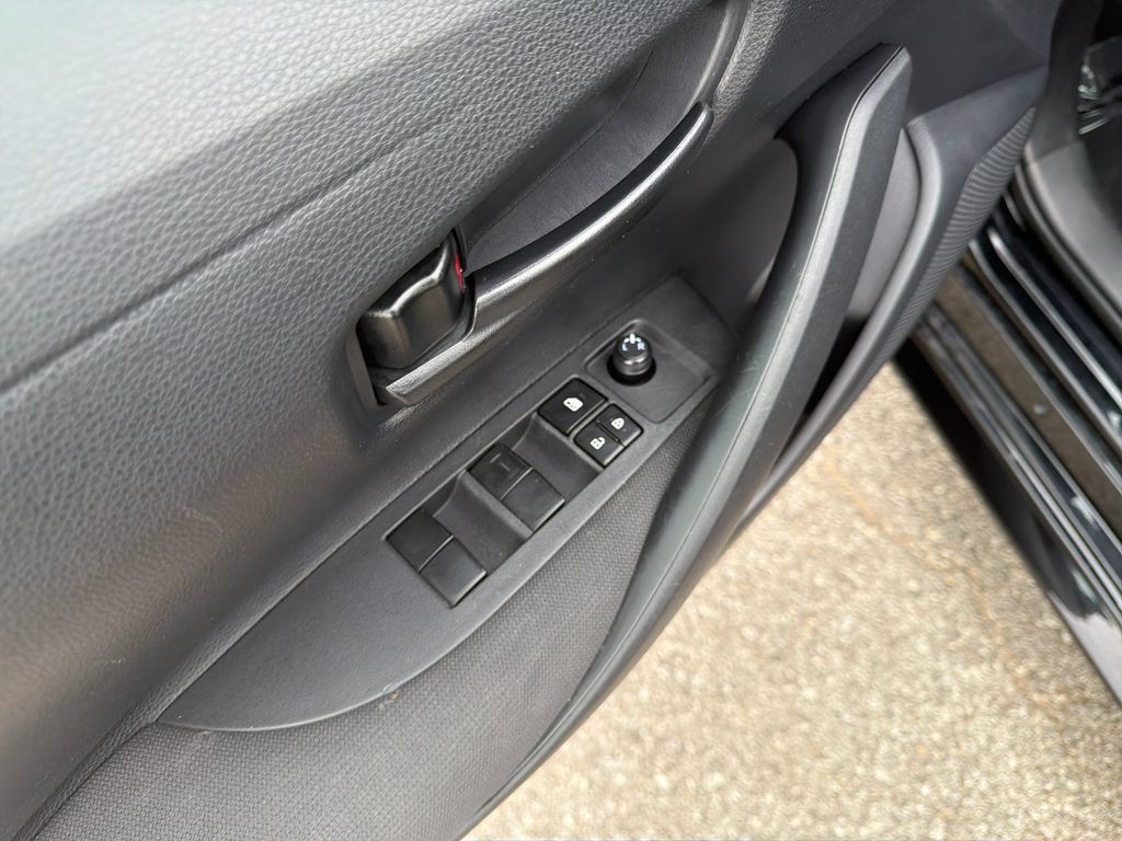 Used 2025 Toyota Corolla LE FWD image 15