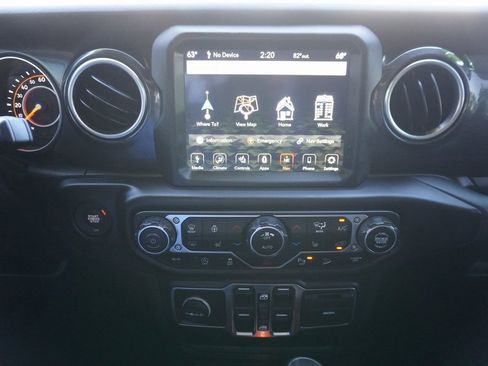 Used 2020 Jeep Wrangler Unlimited Sahara image 13