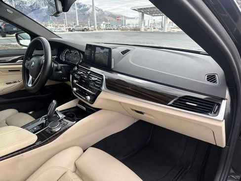 Used 2017 BMW 530i xDrive image 24