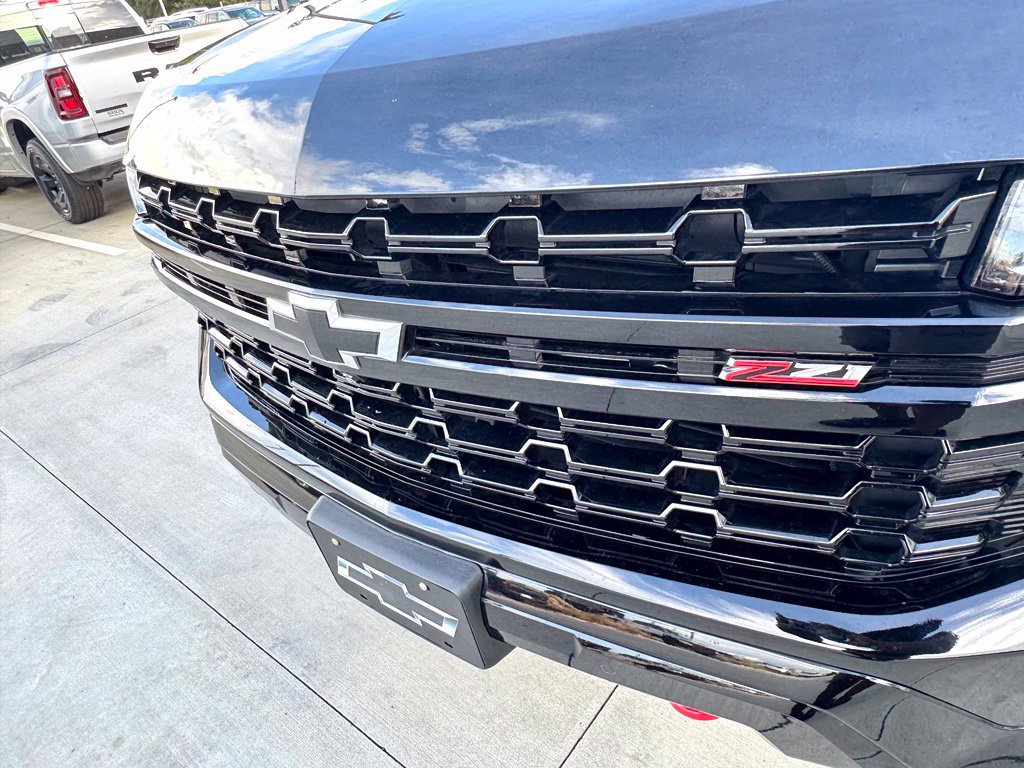 Used 2024 Chevrolet Tahoe Z71 w/ Luxury Package AWD/4WD image 2