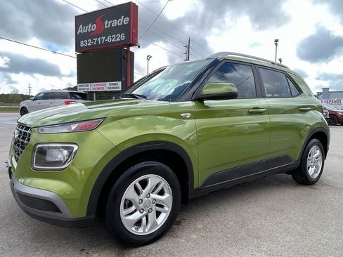 Used 2020 Hyundai Venue SEL FWD image 4
