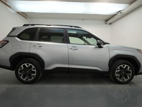 Used 2025 Subaru Forester Premium w/ Convenience Package #1 image 18