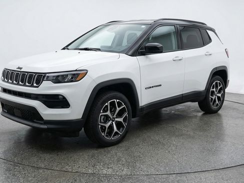 Used 2025 Jeep Compass Limited image 3