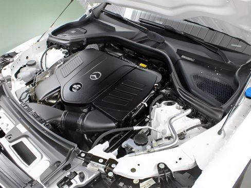 Used 2024 Mercedes-Benz GLC 300 4MATIC image 28