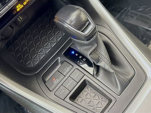 Used 2023 Toyota RAV4 XLE Premium image 17