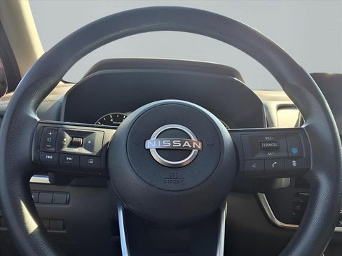 Used 2023 Nissan Rogue SV image 11