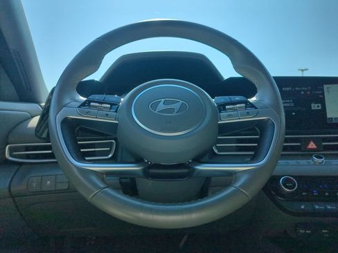 Used 2025 Hyundai Elantra SEL FWD image 23