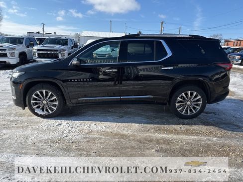 Used 2023 Chevrolet Traverse Premier image 2