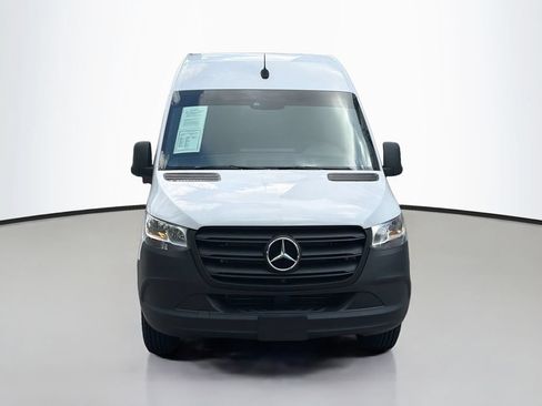 Used 2022 Mercedes-Benz Sprinter 2500 image 2