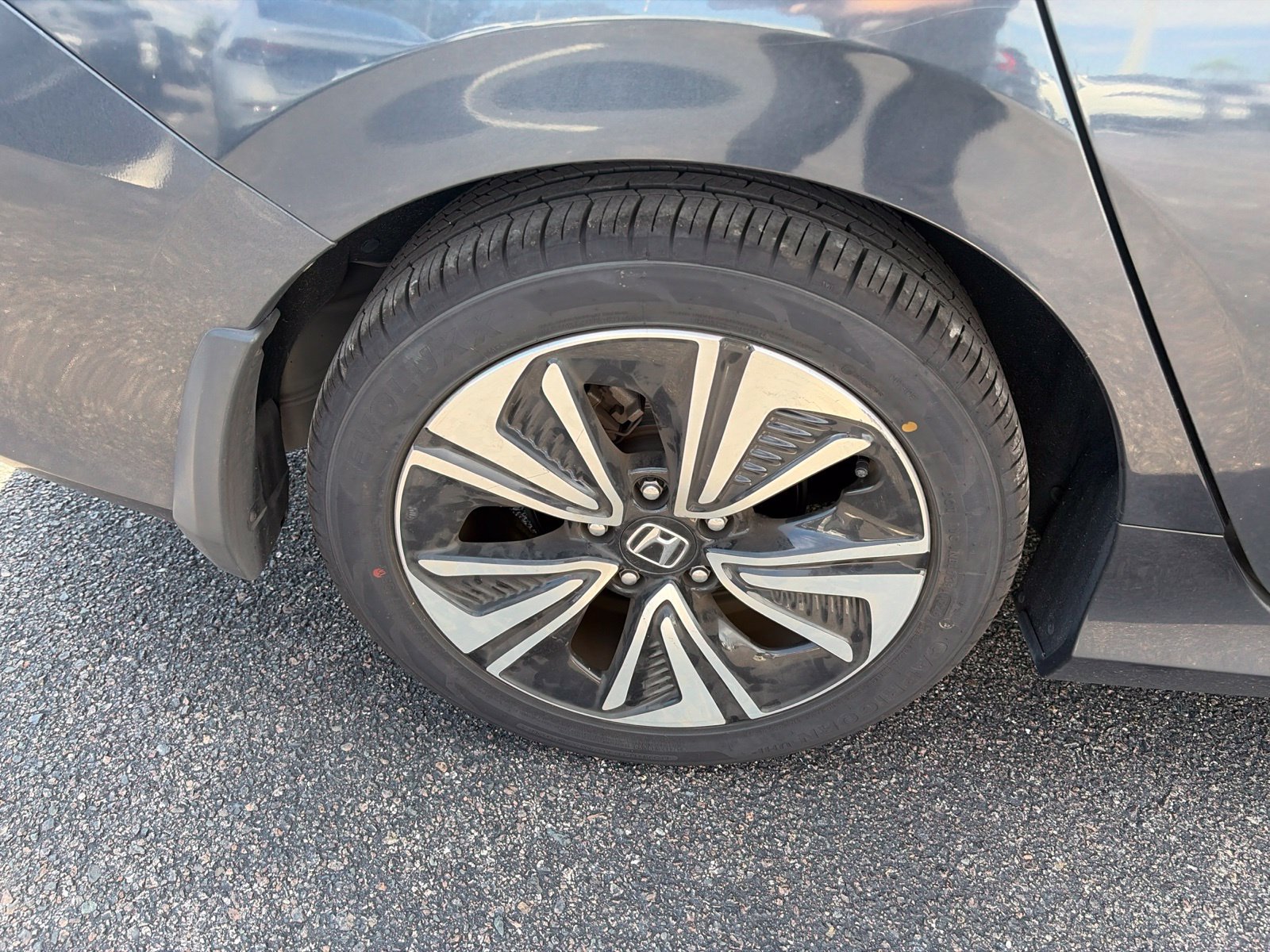 Used 2018 Honda Civic EX-L image 10
