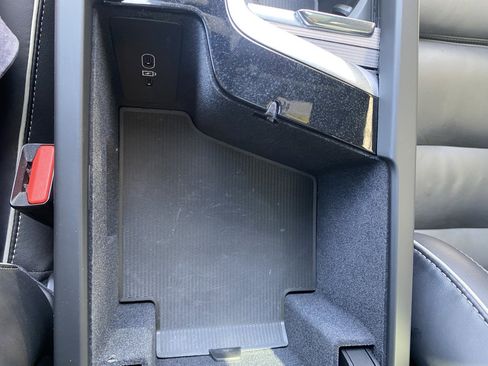 Used 2022 Volvo XC60 T8 R-Design w/ Advanced Package image 38