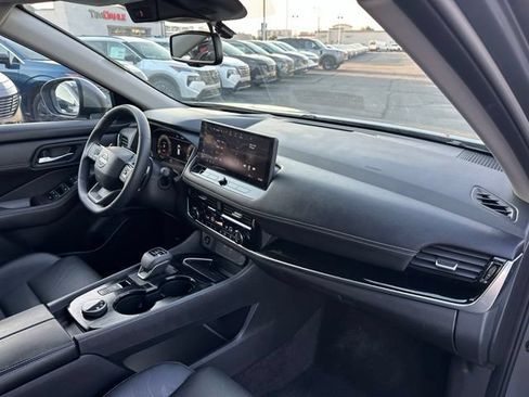 Used 2025 Nissan Rogue SL w/ Tech Package AWD/4WD image 17