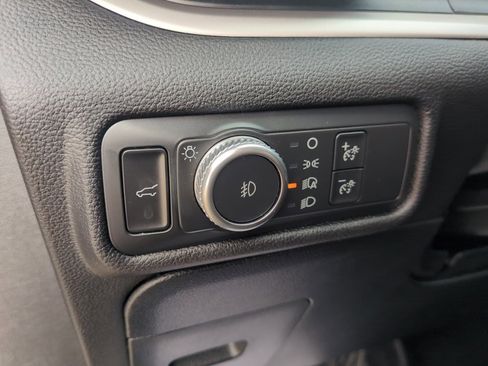 Used 2021 Ford Explorer XLT w/ Equipment Group 202A image 13