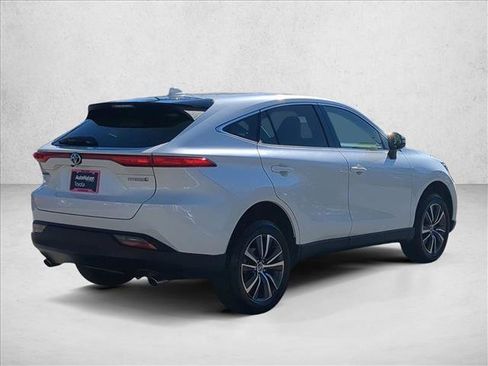 Certified 2022 Toyota Venza LE image 5