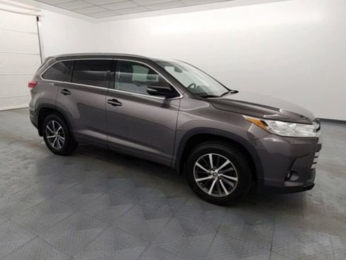 Used 2018 Toyota Highlander XLE image 9