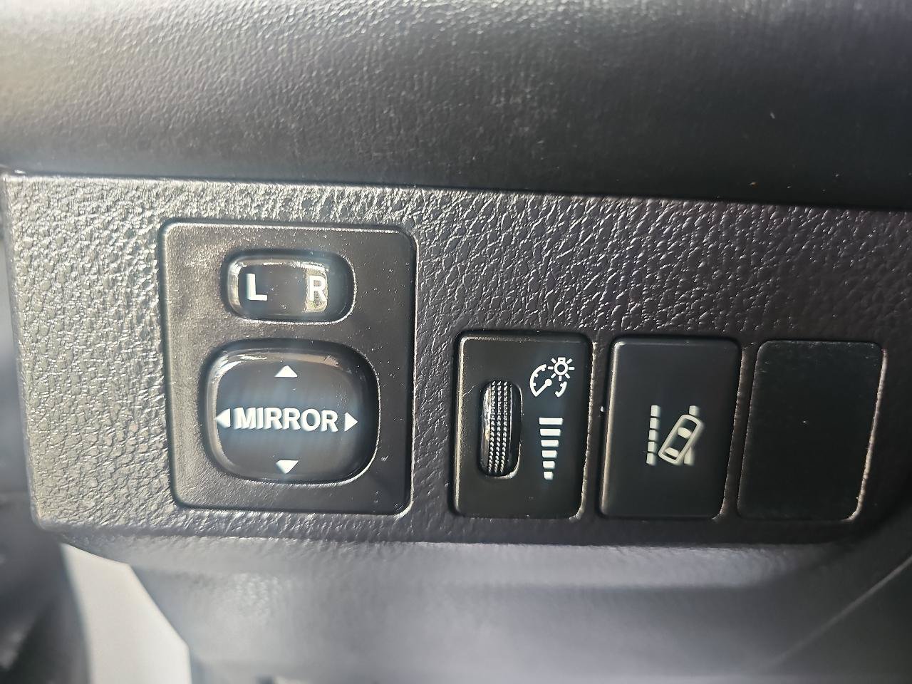 Used 2017 Toyota RAV4 SE AWD/4WD image 15
