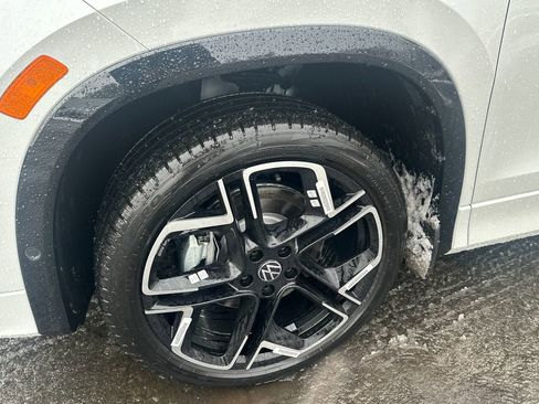 New 2026 Volkswagen Tiguan SEL R-Line image 2