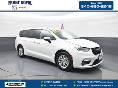 Used 2023 Chrysler Pacifica Touring-L FWD image 1